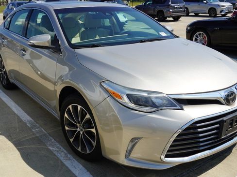 Used 2017 Toyota Avalon XLE Premium FWD image 3