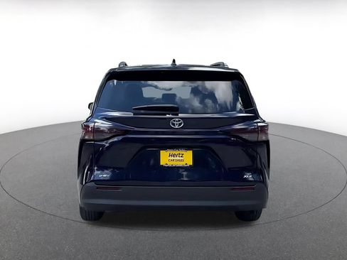 Used 2025 Toyota Sienna XLE FWD image 12