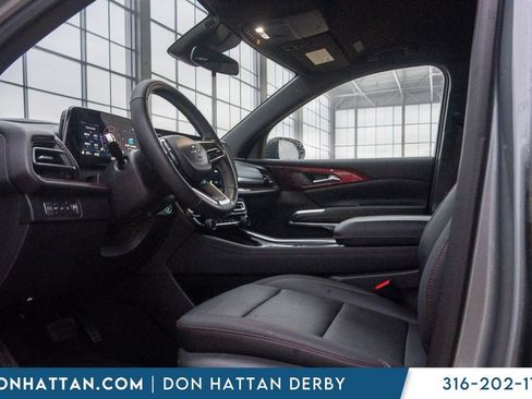 Used 2025 Chevrolet Traverse Z71 AWD/4WD image 3