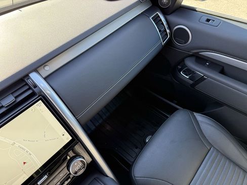 Used 2024 Land Rover Discovery Dynamic SE image 33