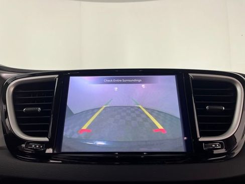 Used 2023 Chrysler Pacifica Touring-L FWD image 27