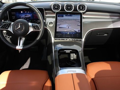 Used 2025 Mercedes-Benz GLC 300 4MATIC image 20