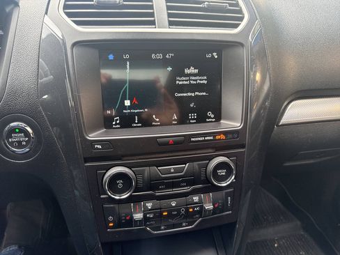 Used 2018 Ford Explorer XLT w/ Equipment Group 202A AWD/4WD image 12
