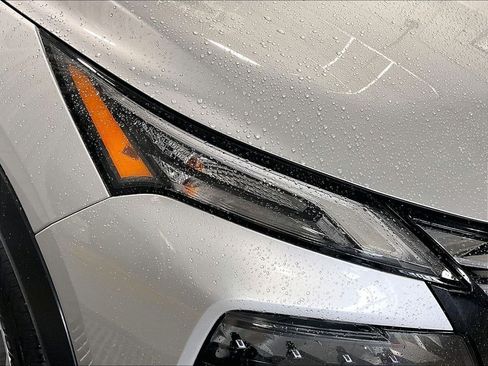 Used 2025 Nissan Rogue SV AWD/4WD image 32