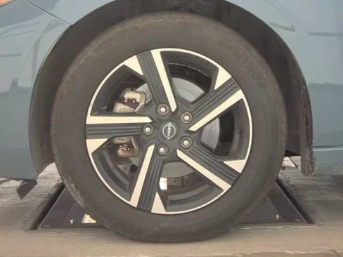 Used 2024 Nissan Sentra SV FWD image 12