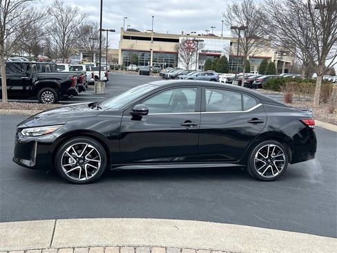 Used 2025 Nissan Sentra SR w/ SR Premium Package image 7