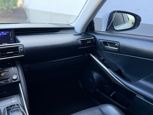 Used 2018 Lexus IS 300 w/ Comfort Package RWD image 24