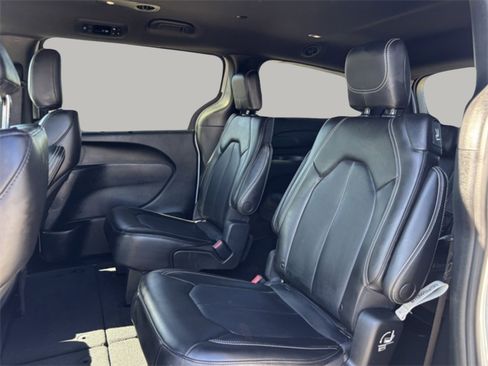Used 2023 Chrysler Pacifica Touring-L w/ S Appearance Package image 20