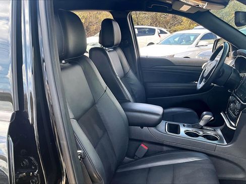 Used 2019 Jeep Grand Cherokee Altitude image 9