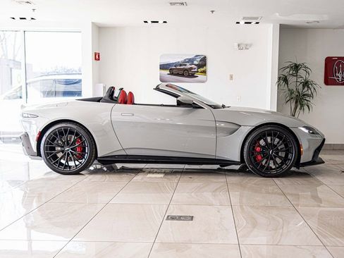 Used 2023 Aston Martin V8 Vantage Roadster image 9