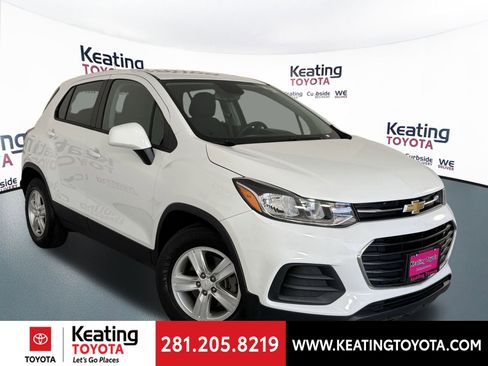 Used 2022 Chevrolet Trax LS w/ Tint and Cruise Package image 2