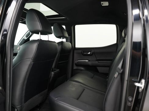 Used 2022 Toyota Tacoma Limited AWD/4WD image 17