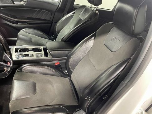 Used 2022 Ford Edge ST w/ Equipment Group 401A AWD/4WD image 12