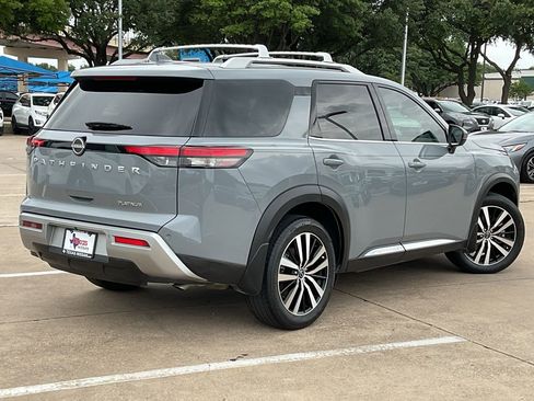 Used 2024 Nissan Pathfinder Platinum image 5