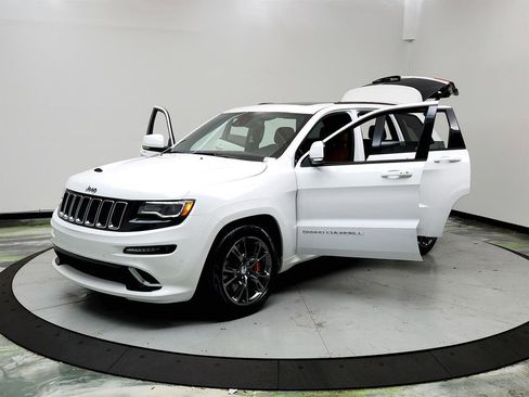 Used 2016 Jeep Grand Cherokee SRT image 9