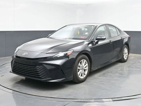 Used 2025 Toyota Camry LE FWD image 10
