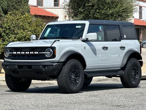 New 2026 Ford Bronco Outer Banks w/ Sasquatch Package AWD/4WD image 8