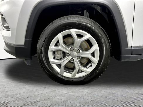 Used 2024 Jeep Compass Latitude AWD/4WD image 33