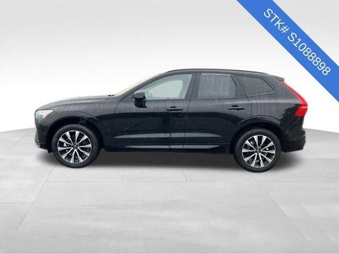 Used 2025 Volvo XC60 B5 Plus image 4