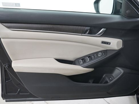 Used 2018 Honda Accord EX-L image 19