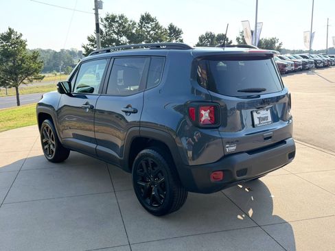 Used 2023 Jeep Renegade Altitude w/ Sun/Sound Group AWD/4WD image 4