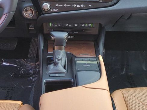 Certified 2022 Lexus ES 350 Ultra Luxury w/ Accessory Package 2 FWD image 18
