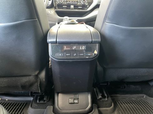 Used 2026 Toyota Highlander XLE AWD/4WD image 32