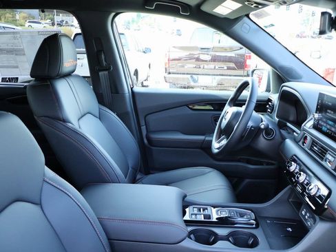 New 2025 Honda Pilot TrailSport image 7