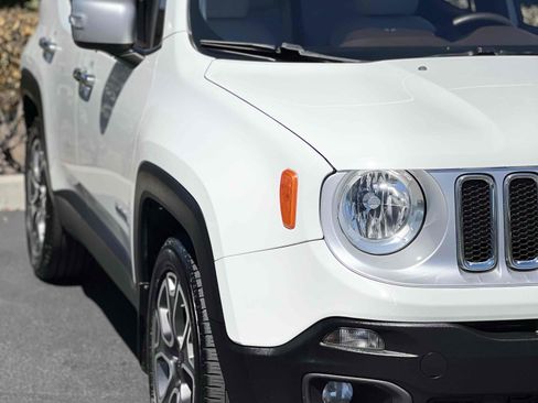 Used 2017 Jeep Renegade Limited FWD image 31
