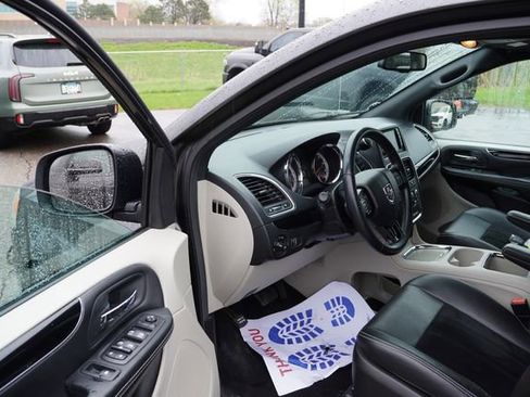 Used 2018 Dodge Grand Caravan SXT FWD image 14