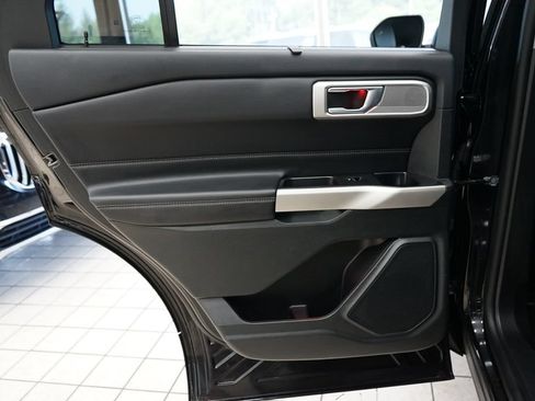 Used 2023 Ford Explorer Limited w/ Equipment Group 301A AWD/4WD image 49