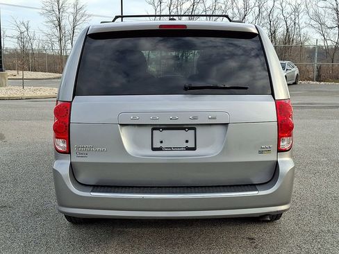 Used 2016 Dodge Grand Caravan SXT image 7