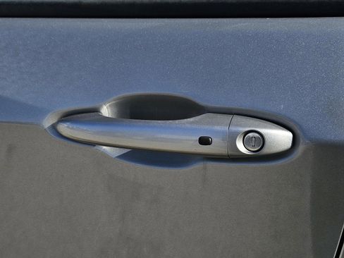 Used 2023 Jeep Compass Limited image 15