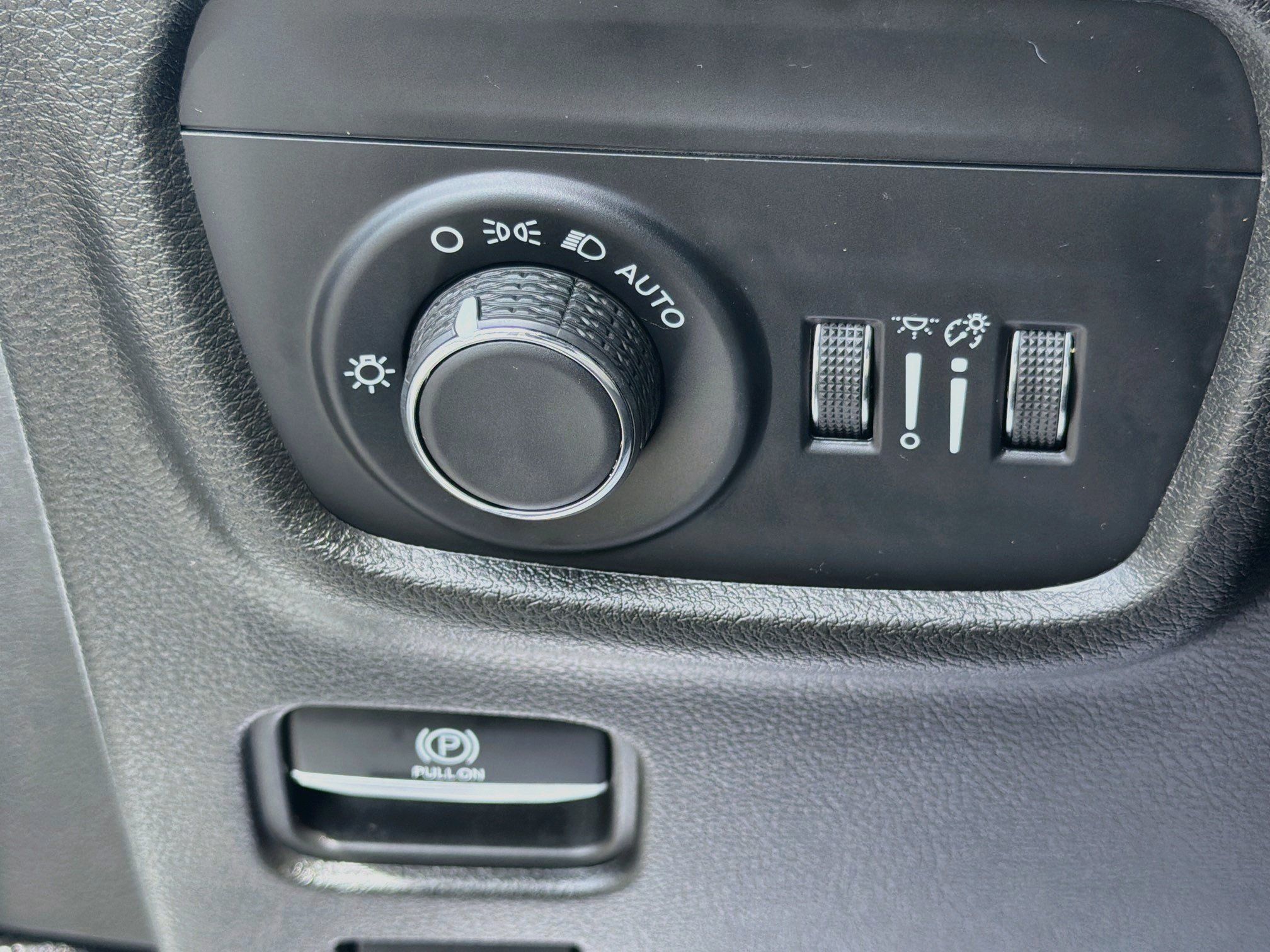 Used 2023 Jeep Grand Cherokee L Laredo AWD/4WD image 34