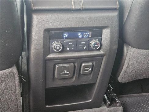 Used 2018 Chevrolet Traverse Premier w/ Driver Confidence II Package FWD image 19