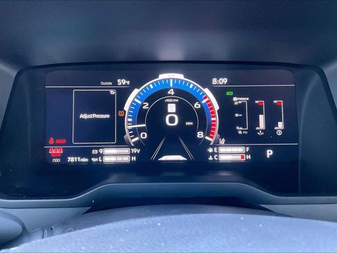 Used 2025 Toyota Tundra Limited AWD/4WD image 26