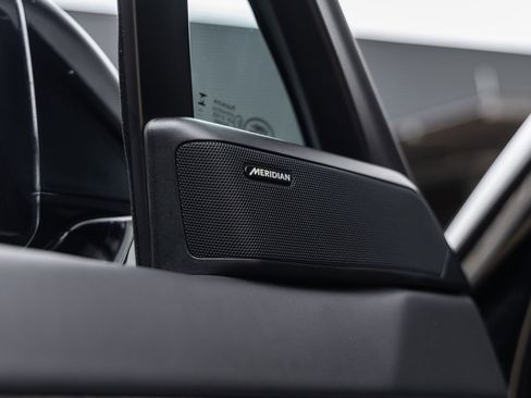 Used 2025 Land Rover Range Rover Sport SE image 19