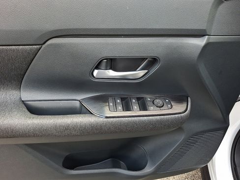 Certified 2025 Nissan Kicks SV AWD/4WD image 13