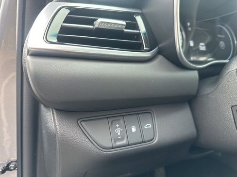 Used 2026 Genesis G70 2.5T Prestige image 10