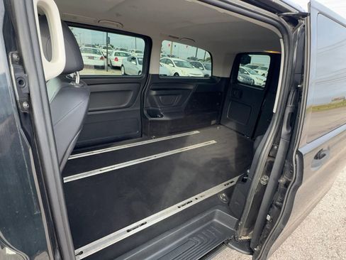 Used 2018 Mercedes-Benz Metris Passenger image 19