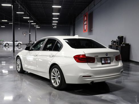 Used 2017 BMW 320i xDrive Sedan AWD/4WD image 5