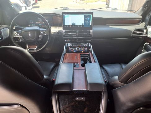 Used 2023 Lincoln Navigator Reserve AWD/4WD image 18