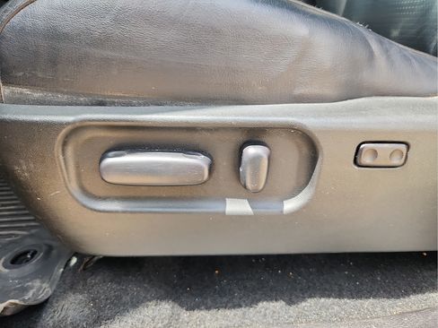 Used 2023 Toyota Tacoma Limited AWD/4WD image 13
