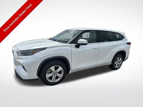 Used 2022 Toyota Highlander LE FWD image 1