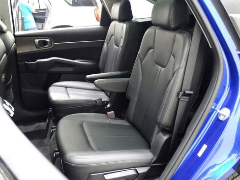 Used 2022 Kia Sorento EX w/ Panoramic Sunroof Package image 13