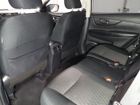 Used 2019 Nissan Rogue SV w/ Premium Package image 12