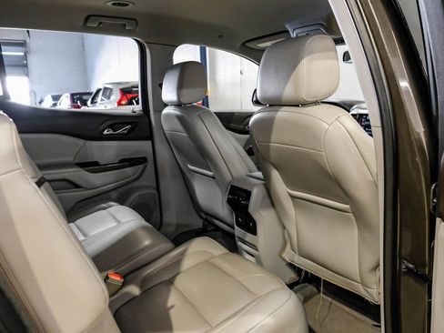 Used 2019 GMC Acadia SLT image 41