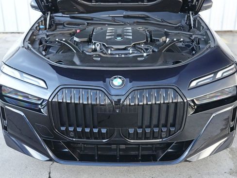 Used 2023 BMW 760i xDrive image 8