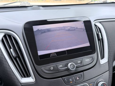 Used 2021 Chevrolet Malibu LS FWD image 16