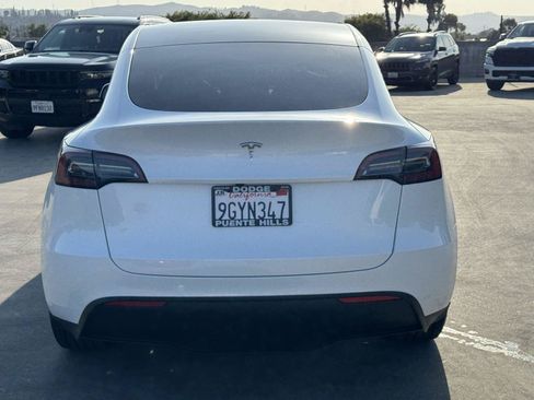 Used 2023 Tesla Model Y AWD image 5